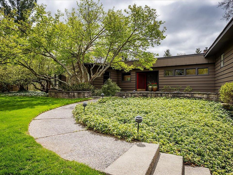 1st image of 3030 Hathaway Dr SE