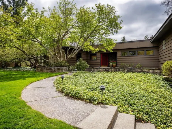 3030 Hathaway Dr SE, Grand Rapids, MI 49506