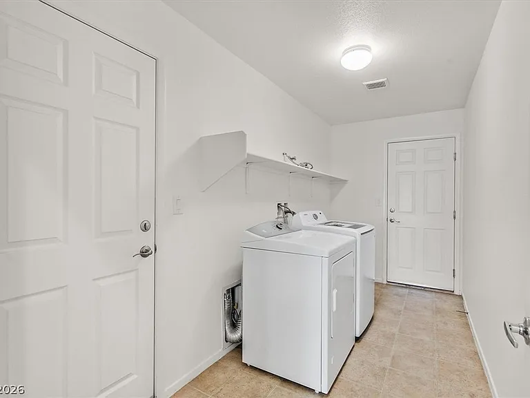 9599 Vega Carpio Ave — Photo 19