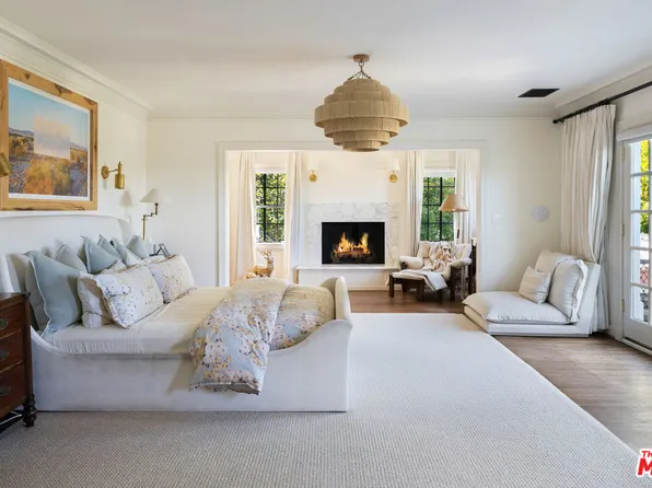 320 Hilgard Ave, Los Angeles, CA 90024