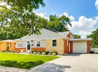 586 E Park Ave, Elmhurst, IL 60126
