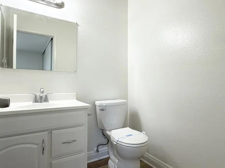 115-127Connecticut — Photo 12