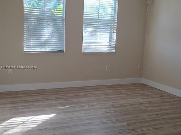 5th image of 2924 SW 26th St