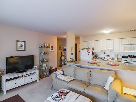 3rd image of 499 W Lancaster Ave #C02