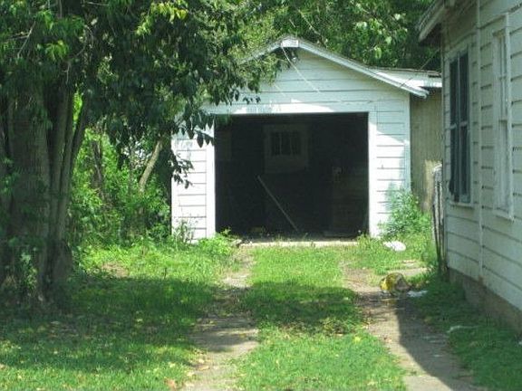 3rd image of 1916 N Avenue H