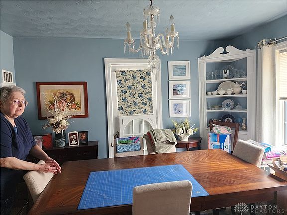 5th image of 427 Redwood Ave