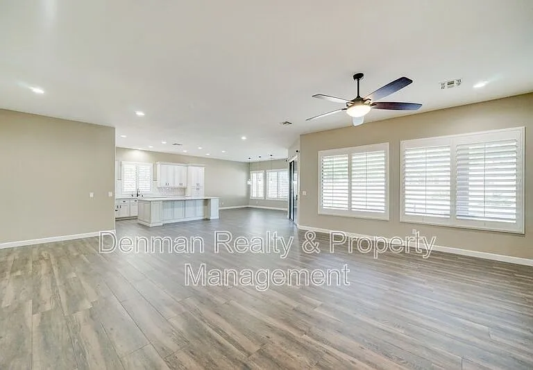 1357 N Drexel — Photo 14