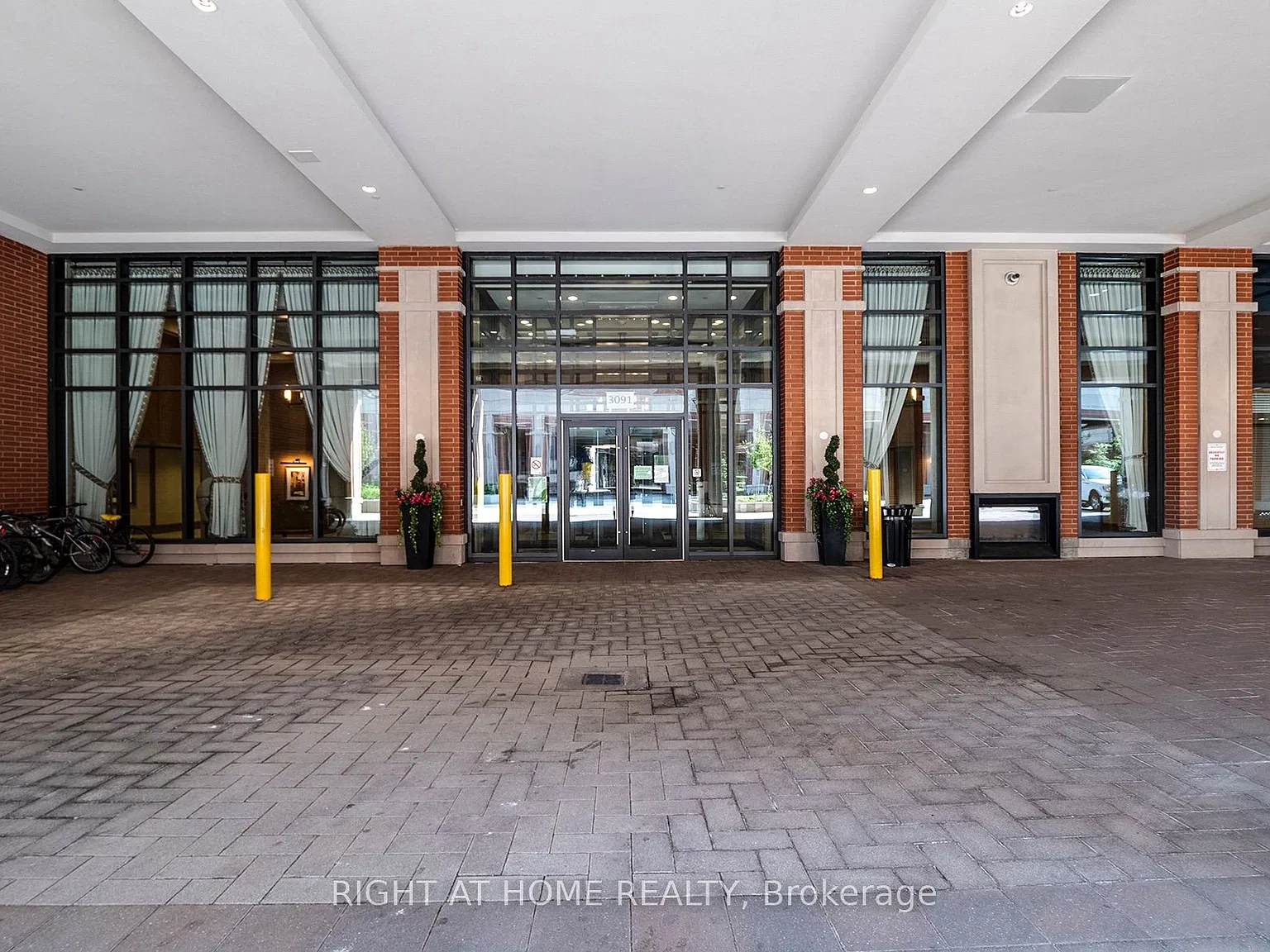 1 bed, $2,340 — Photo 4