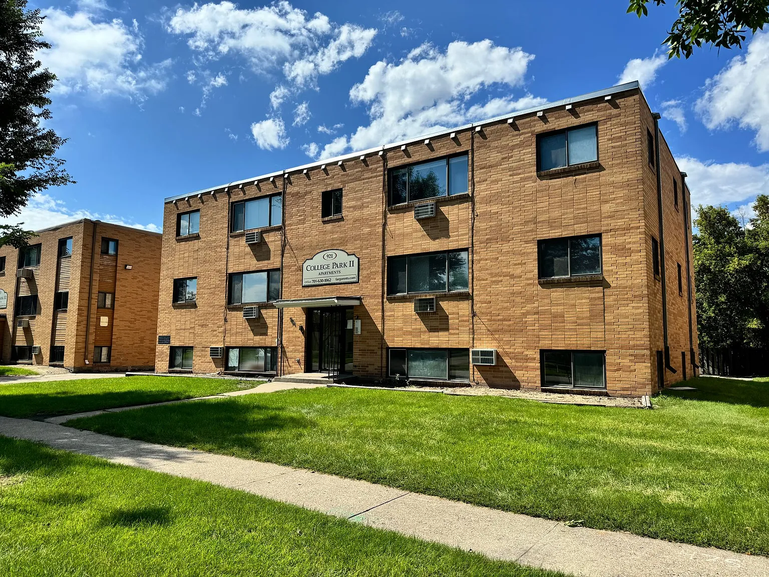 College Park Apartments — Photo 2