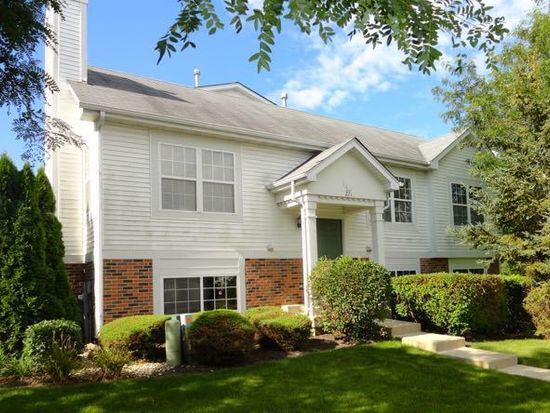 271 Holiday Ln, Hainesville, IL 60073