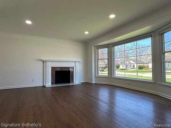 3rd image of 2194 Dorchester Rd