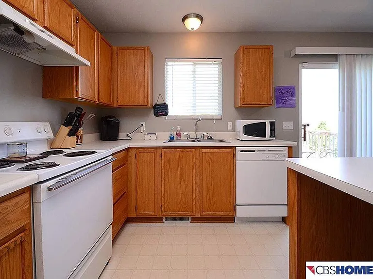 7916 Curtis Ave — Photo 3