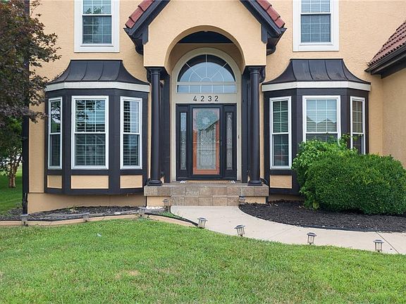 4th image of 4232 NE Tremont Ct