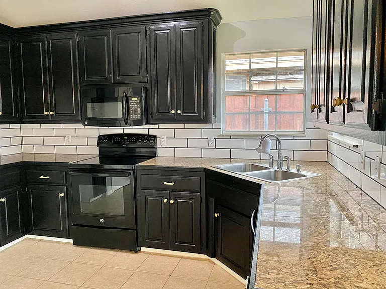 4805 Stag Horn Dr — Photo 4