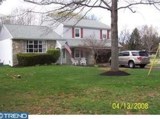 27 W Patricia Rd, Holland, PA 18966