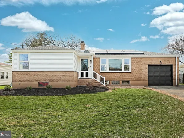 2740 Clearbrook Blvd, York, PA 17406