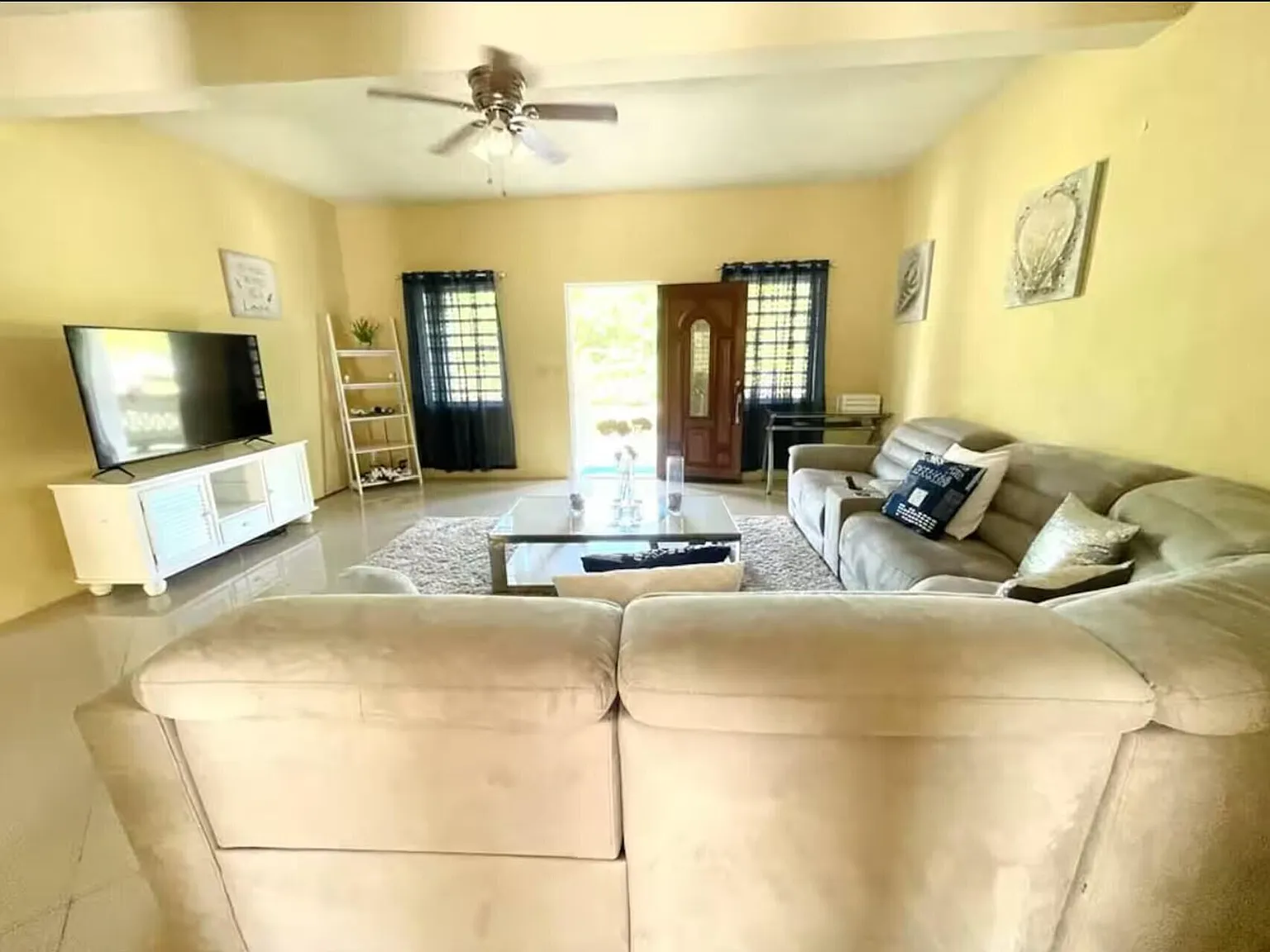 3 bed, $3,000 — Photo 2