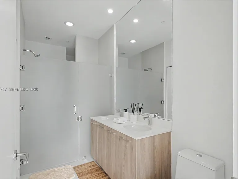 501 NE 31st St #302 — Photo 15