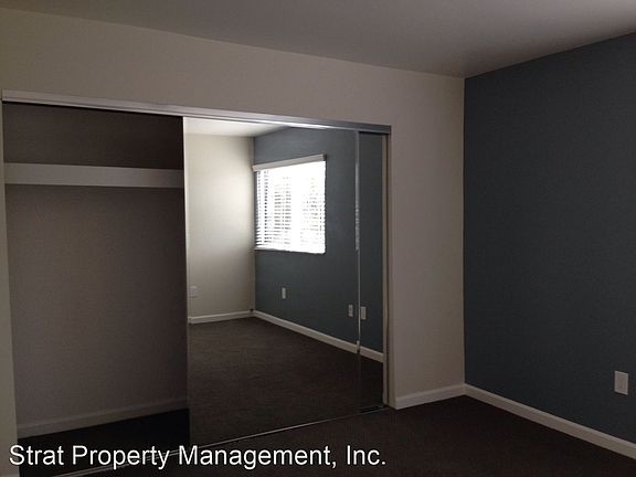 4th image of 2960 Clairemont Dr APT 24