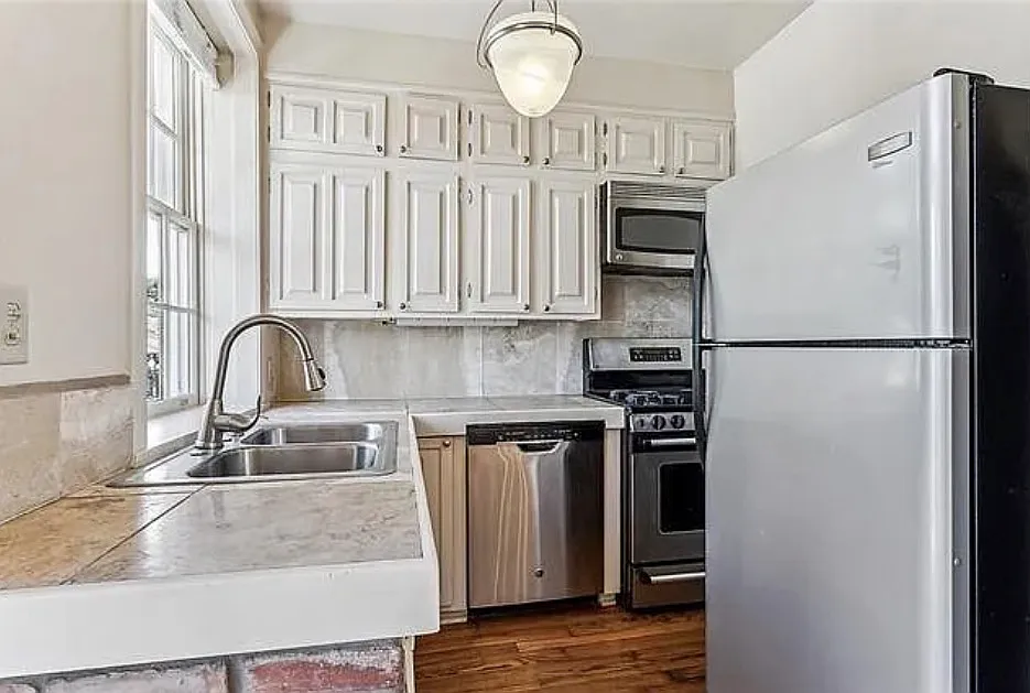 819 Barracks St — Photo 4