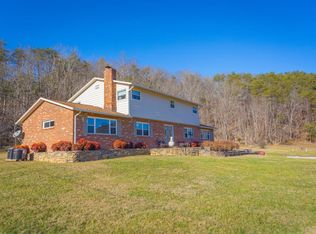 8425 Bradshaw Rd, Salem, VA 24153