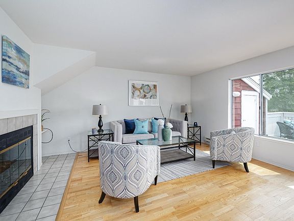 3rd image of 186 Bayside Ct