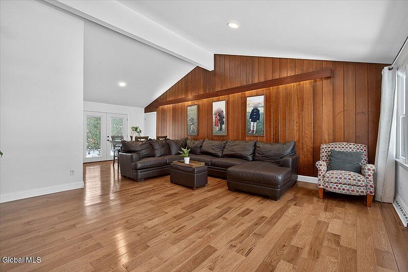 5th image of 108 Governor Drive