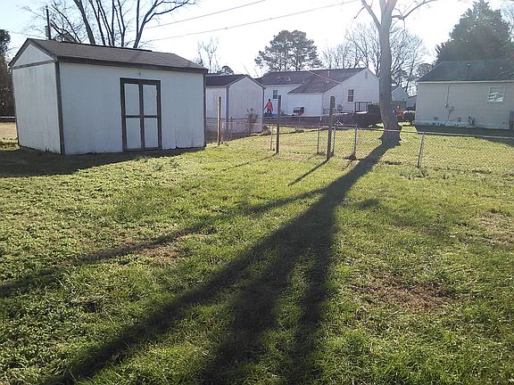 3rd image of 3 Bedroom 1 Bath House #5017 arony