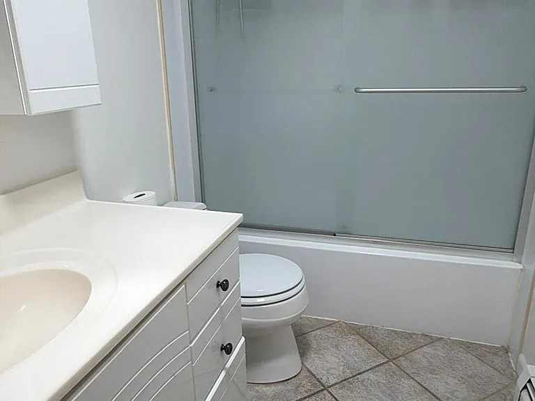124 Auborn Ave — Photo 15