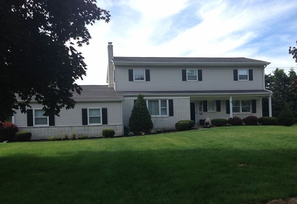 2nd image of 8 Walden Gln