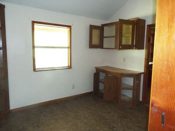2nd image of 319 Lakewood Dr