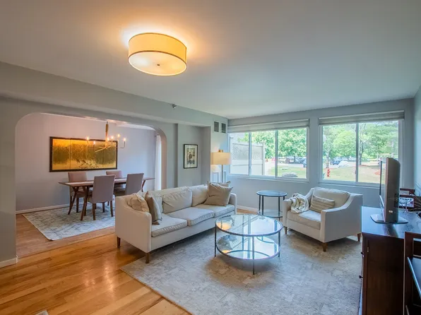 250 Hammond Pond Pkwy APT 102N, Newton, MA 02467