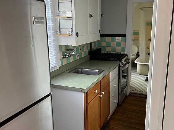 3rd image of 121 Madison Ave SE #19