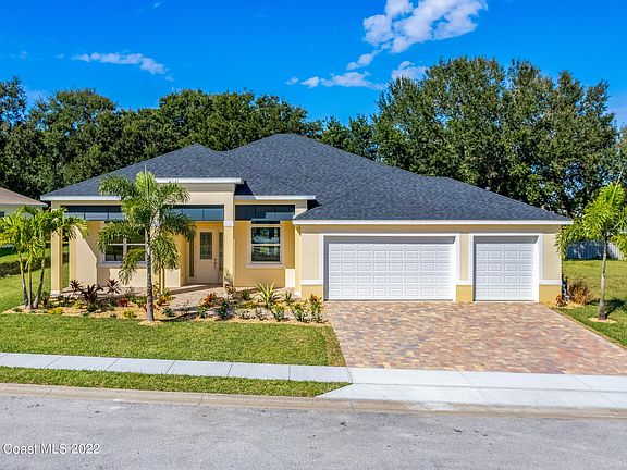 2nd image of 40 Loch Ness Dr