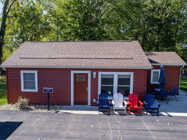 5568 Paw Paw Lake Rd, Coloma, MI 49038