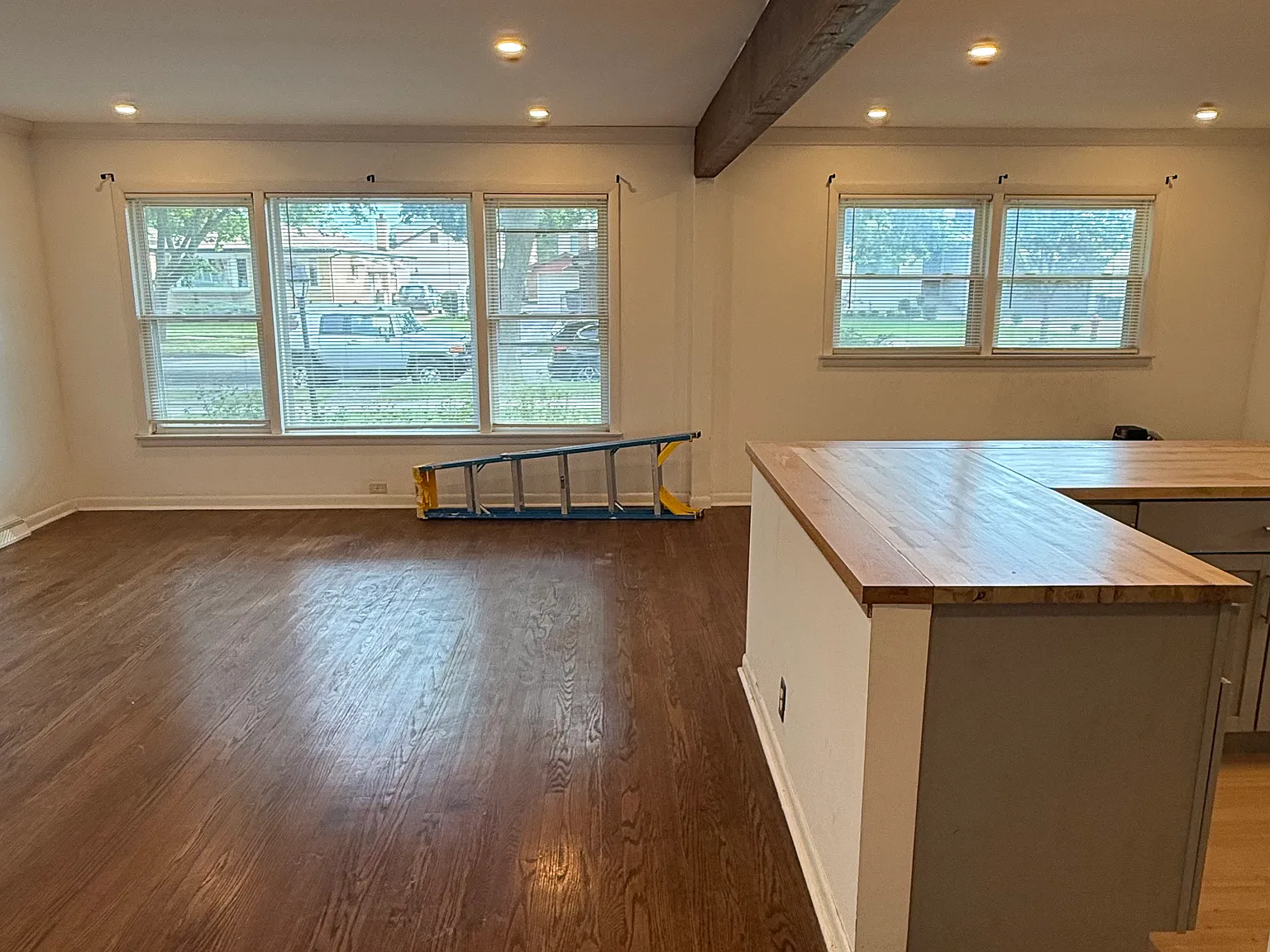 5 bed, 2052 sqft, $3,980 — Photo 3
