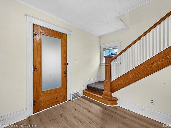 3rd image of 902 S Washington Ave