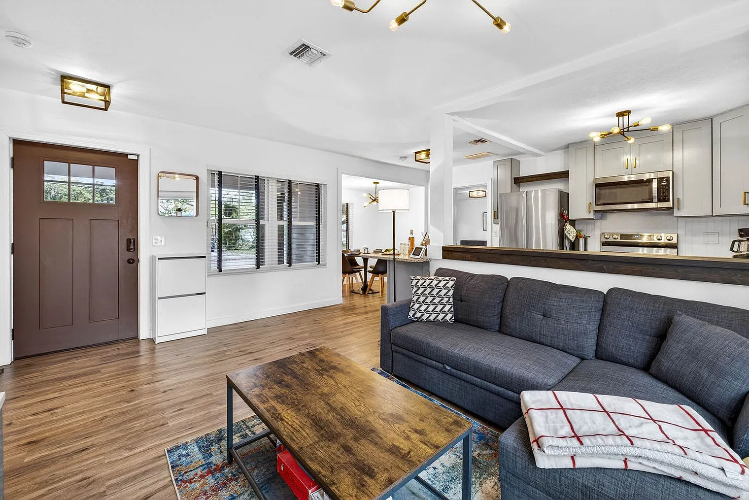 3 bed, 2.0 bath, 1065 sqft, $3,301 — Photo 3