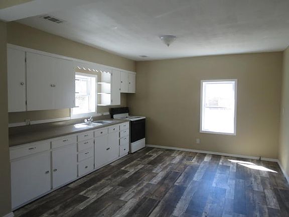 2nd image of 255 W Ross St