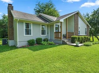 13901 E Harvest Ln, Peculiar, MO 64078