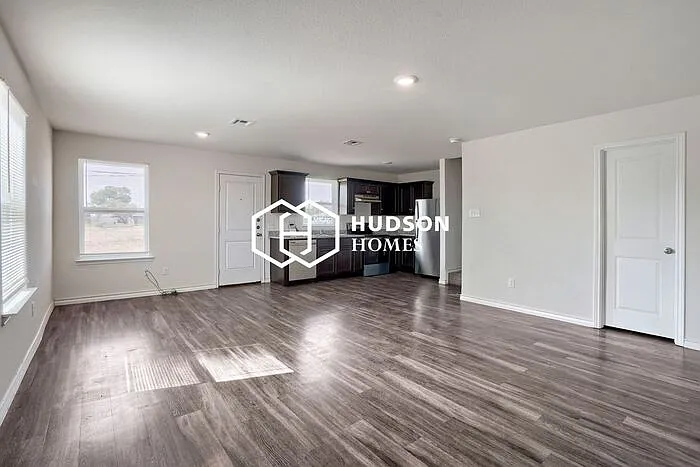 3 bed, 2.5 bath, 1231 sqft, $999 — Photo 4