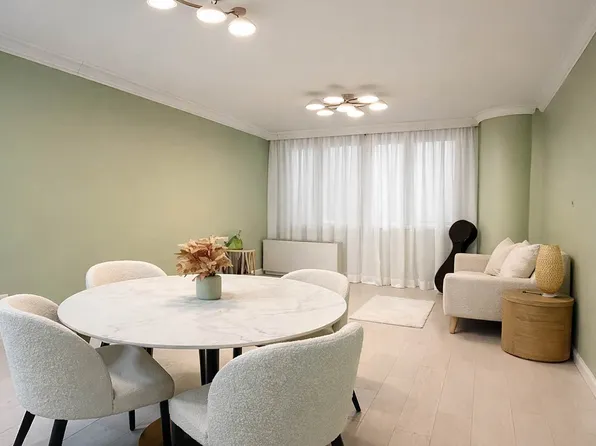 255 East 49th Street image 1 of 9