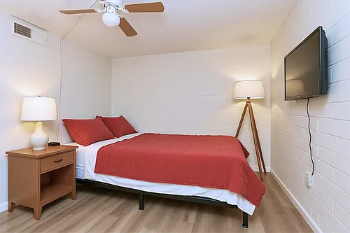 The Madrid Courtyard Apartments Photo 1