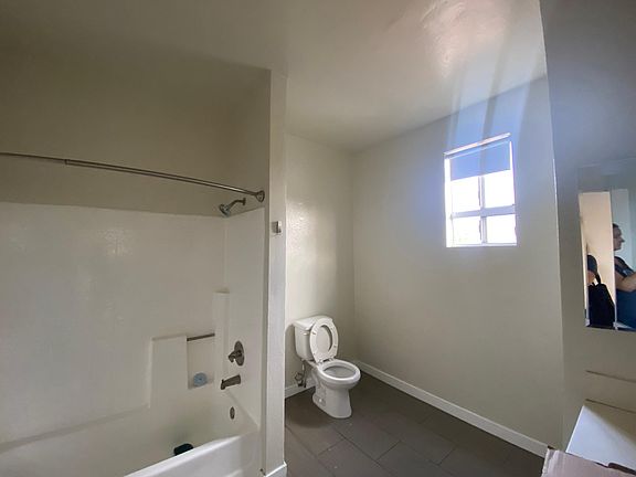 4th image of 909 N Gardner St APT 303