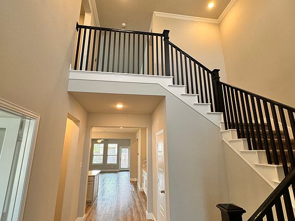 5th image of 1091 Putnam Dr
