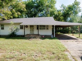 621 N 15th St, Parsons, KS 67357