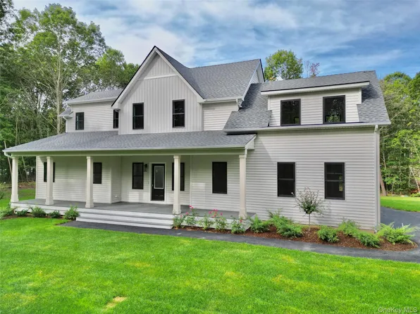 122 Dayton Avenue, Manorville, NY 11949