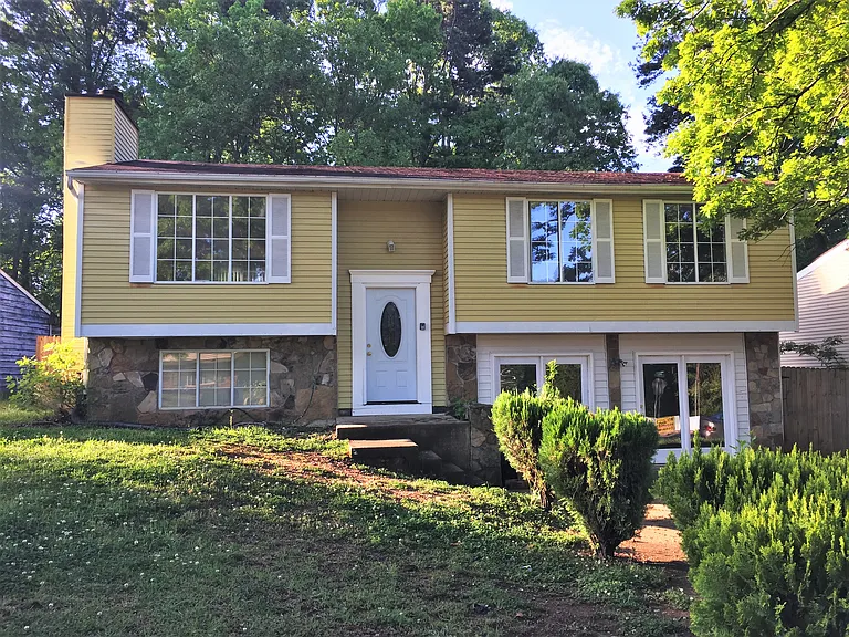 5404 Tracey Dr — Photo 1