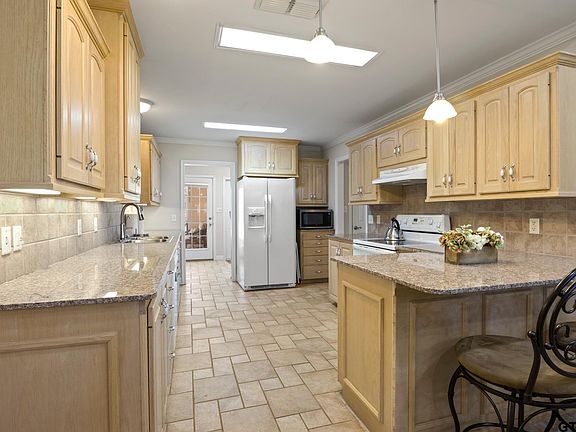 5th image of 204 Pvt Rd #1311