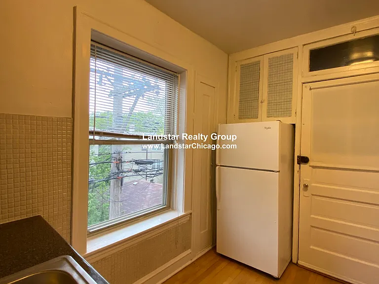 2815 W Berteau Ave #2 — Photo 14